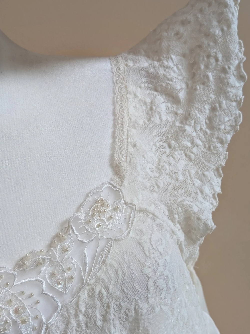 Vintage Ivory Nightgown 2X Plus Size Lace Pearl Beaded Nylon Made In USA - Picture 12 of 15